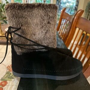 Toms Suede And Fur Women's Moccasin Boots